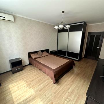 Валерія Лобановського просп., 150