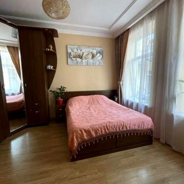 Оренда на 3-4 місяці квартири центр площа Ринок 12,від власника