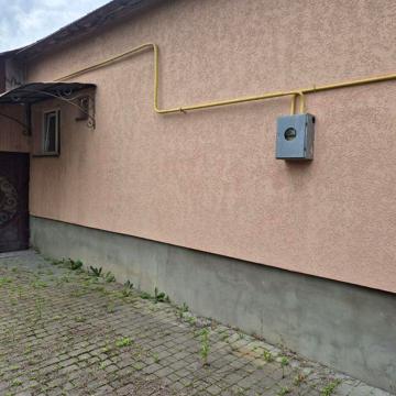 Здається будинок районі Паланок.