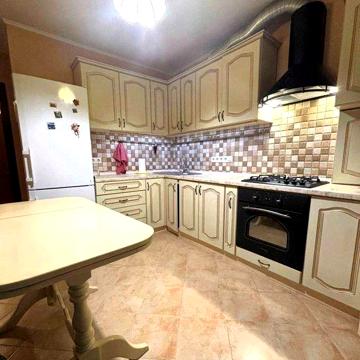 Велика 1 кімнатна квартира 46 м² в ЖК Петрівський на Тепличній 38