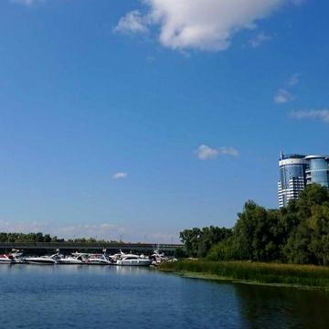 РУСАНІВКА, 3-кімнатна квартира - чудовий вид на  канал, НЕ КУТОВА