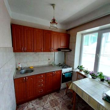 Продам квартиру біля метро Лівобережна,вул Окіпної 7