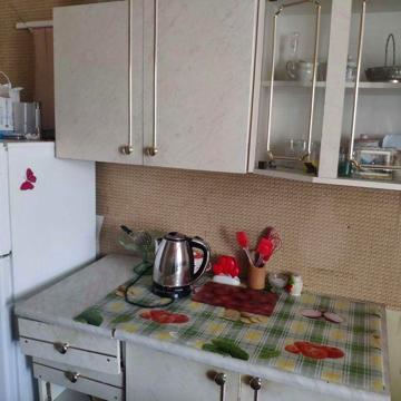 Продається 2 кім. квартира з гаражем, підвалами і землею — смт Сарата