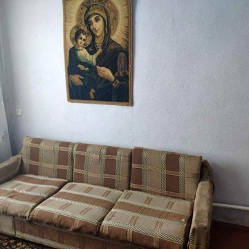 Продається 2 кім. квартира з гаражем, підвалами і землею — смт Сарата