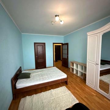 Воскресенська вул., 14-Б