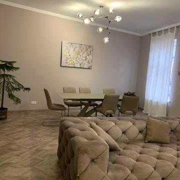 Оренда  квартири 2кімнати проспект Свободи ( центр Оперний театр