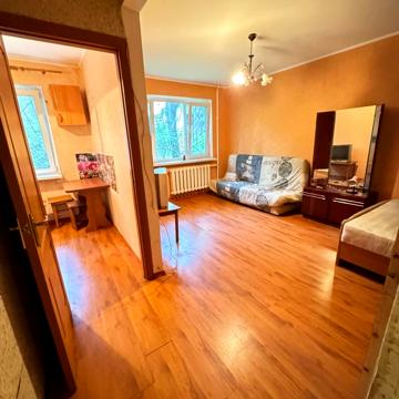 Космонавтів вул., 44