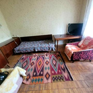 Академіка Доброхотова вул., 3