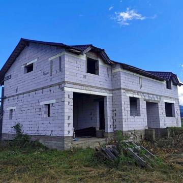 Будинок не завершене будівництво Тячів