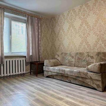 Героїв просп., 4