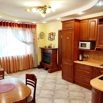 Мілютенка вул., 25