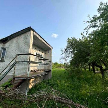 Дачна ділянка з будинком