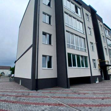 Продаж! 2 к квартира у зданому будинку.