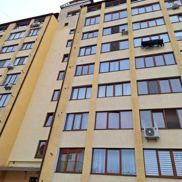 2 к.новоб.  велика здана  в центрі вул.Шевченка  по ціні 900$/ кв.м.