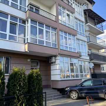 Варшавська вул., 35а