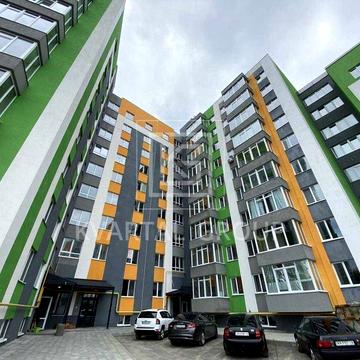 1 кімнатна 40 м2, кухня - 18 м2. Газ!