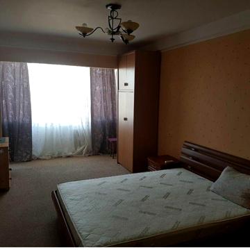 Ольжича вул., 18