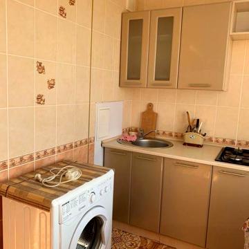 Сдам 2 комнатную квартиру метро Героев Труда