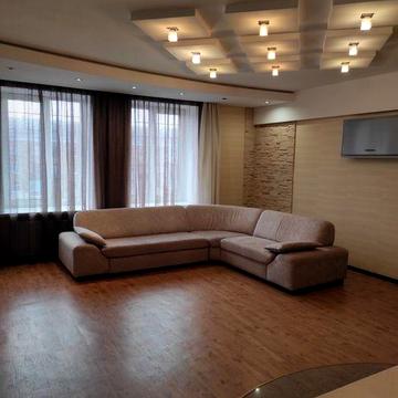 Центр, вул. Соборності, 50, 3-и кімн. квартира