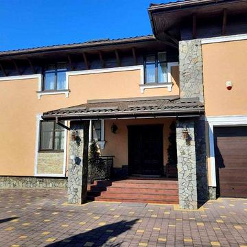 Продаж елітного будинку 355 м²  та 21 сот. землі у с.Конопниця