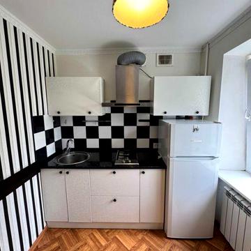 Продам 1 квартиру ул. 23 августа д.46, метро 5 минут