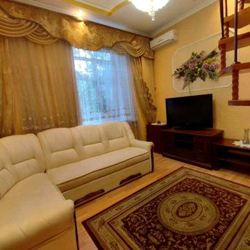 Здам 3-х кімнатну в центрі з А\О можна на короткий термін