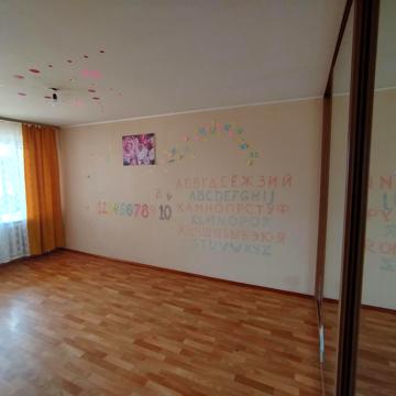 Лялі Ратушної вул., 24