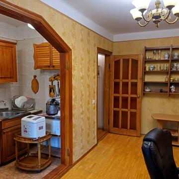 Ніжинська вул., 18