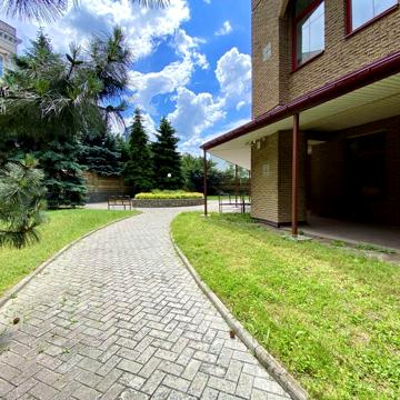 Квартира в центре с паркингом и охраной