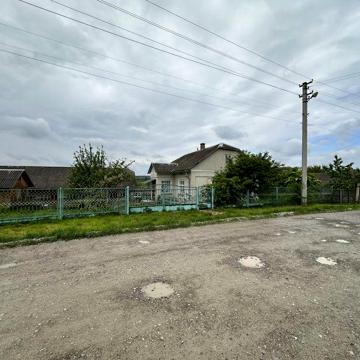 Продам приватний будонок в селі Пробіжна хата господарство