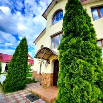 Частина будинку з окремим входом