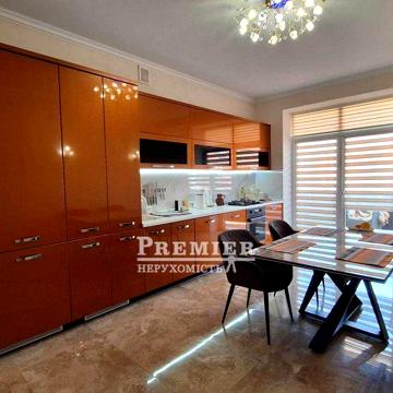 Продаж 3 кімн. з дизайнерським ремонтом