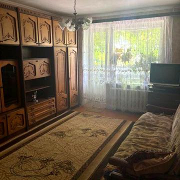Продається трикімнатна квартира в Золотоноші, в Центрі