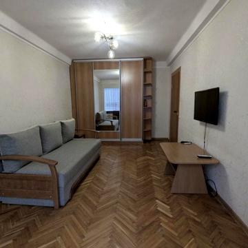 Ентузіастів вул., 33
