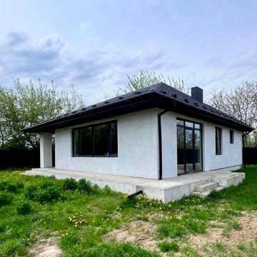 Будинок в гарному місці у Луцьку