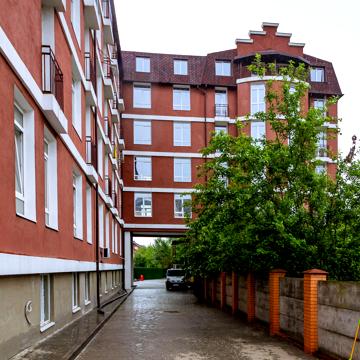 Дмитра Луценка, 2в