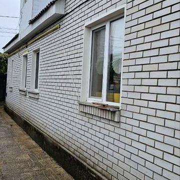 Частина будинку 2 поверхи та одне житло