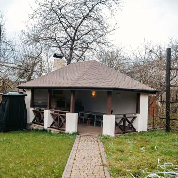 Затишна дача в Липниках(3км від Львова)для сімейного відпочинку.