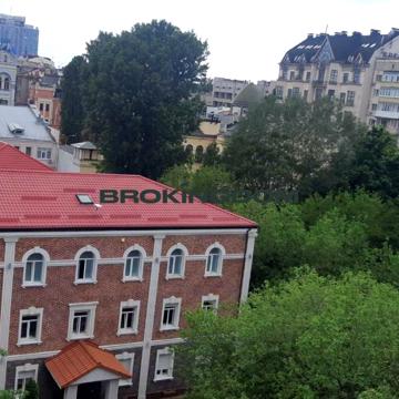 Шовковична вул., 13/2