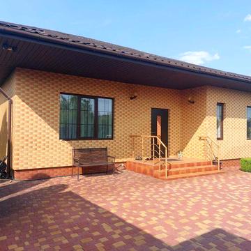 Продам  одноповерховий будинок в смт. Обухівка.