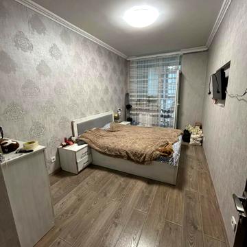 Драгоманова вул., 2