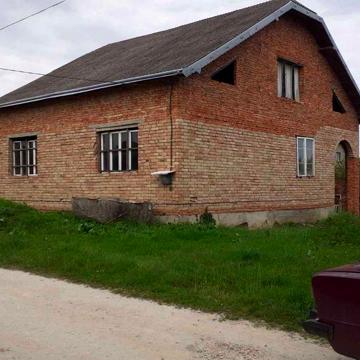Продається хата м.Тлумач вул.Колійова 4.