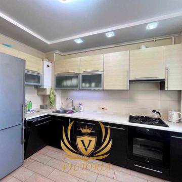 Продам 2-кімнатну квартиру в самому центрі міста!