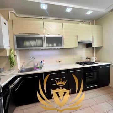 Продам 2-кімнатну квартиру в самому центрі міста!