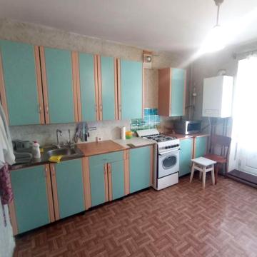 Велика однокімнатна з газовим котлом