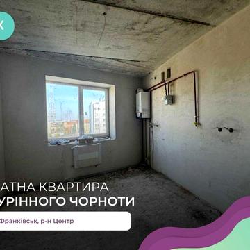 Продається трикімнатна квартира в центрі міста!