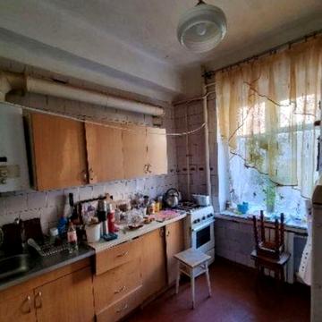 Центр, продам двокімнатну сталінку поруч з облдержадміністрацією