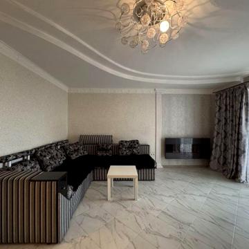 Здам в центрі по вулиці Тичини 3 кімнатну квартиру