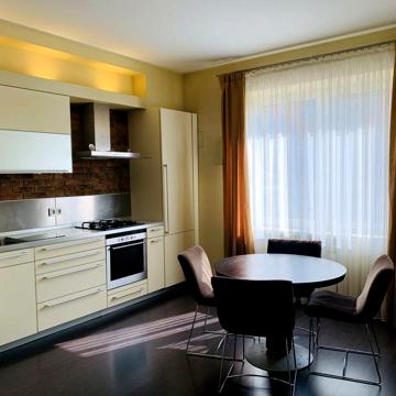 Здам 3-кімн.кв. 130 кв.м в парковій зоні, район річкового порту, центр