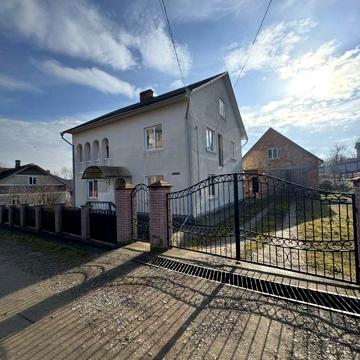 Оренда 5-ти кім будинку Роша центр можливо під любе призначення!